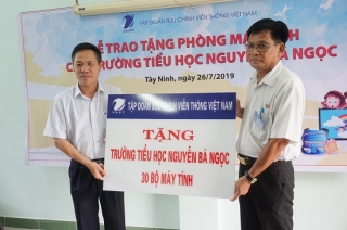 VNPT Việt Nam: Tặng phòng máy tính cho trường tiểu học