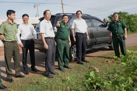 Bí thư Tỉnh uỷ thăm và làm việc với các Đồn Biên phòng tại Tân Châu