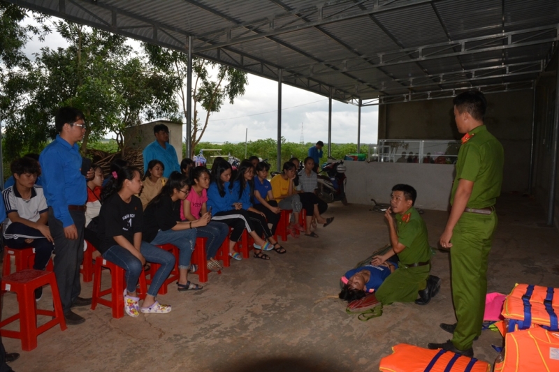 Tân Châu: Tuyên truyền Luật Giao thông đường thủy và hướng dẫn sơ cấp cứu khi bị đuối nước