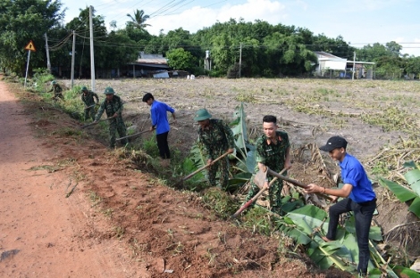 Xã Phan: Người dân hiến đất, làm đường cùng bộ đội