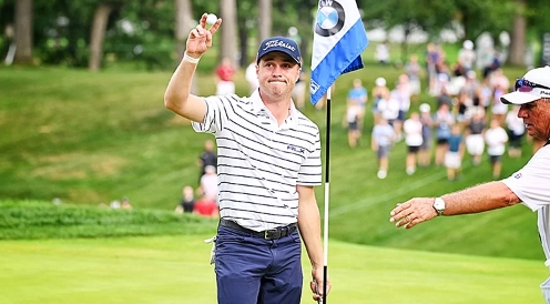 Justin Thomas đánh 61 gậy, chiếm đỉnh bảng vòng ba BMW Championship