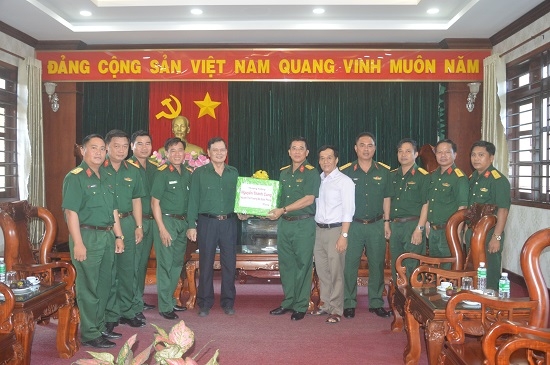 Thượng tướng Nguyễn Thành Cung thăm Sư đoàn 5