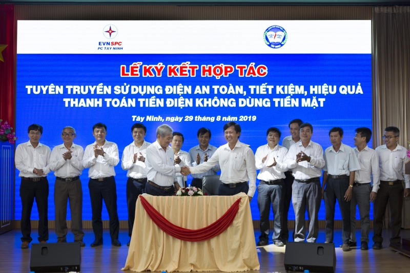 Điện lực - Sở GD&ĐT: Ký kết hợp tác tuyên truyền về sử dụng điện an toàn, tiết kiệm