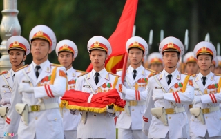 Nghi lễ thượng cờ ở Lăng Chủ tịch Hồ Chí Minh