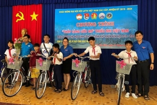 TP. Tây Ninh: Trao học bổng cho học sinh có hoàn cảnh khó khăn