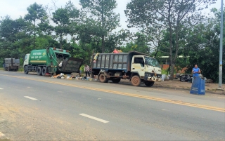 Gò Dầu: Dân bức xúc vì điểm tập kết rác bủa vây khu dân cư