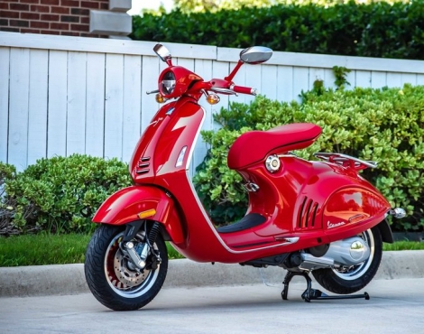 Vespa 946 RED 2019 có giá 10.500 USD