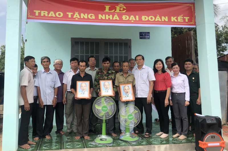 Châu Thành: Bàn giao 6 căn nhà đại đoàn kết cho người nghèo