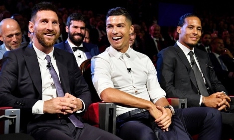 Messi sẽ nhận lời mời ăn tối của Ronaldo