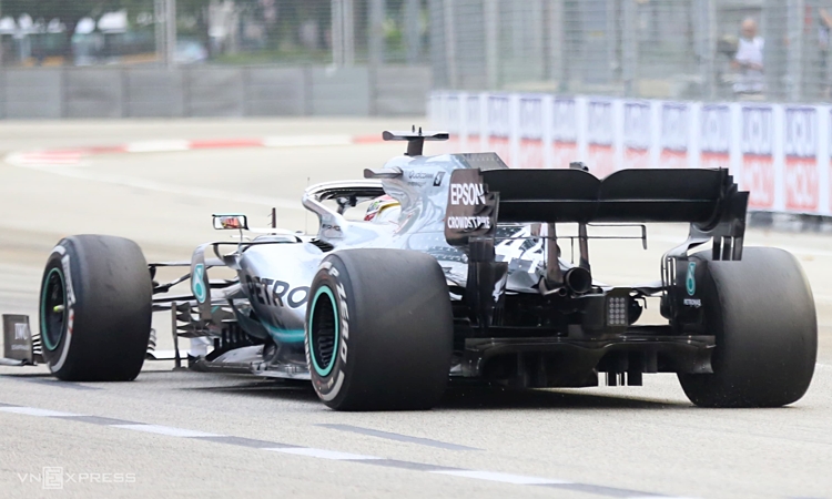 Hamilton nhanh hơn Verstappen ở Singapore GP