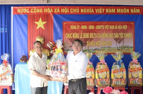 Lãnh đạo tỉnh chúc mừng đồng bào Khmer tại Tân Biên nhân lễ Sen Dolta