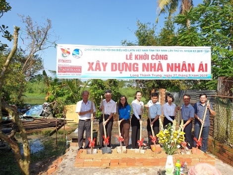 Xây nhà Nhân ái cho thanh niên nghèo