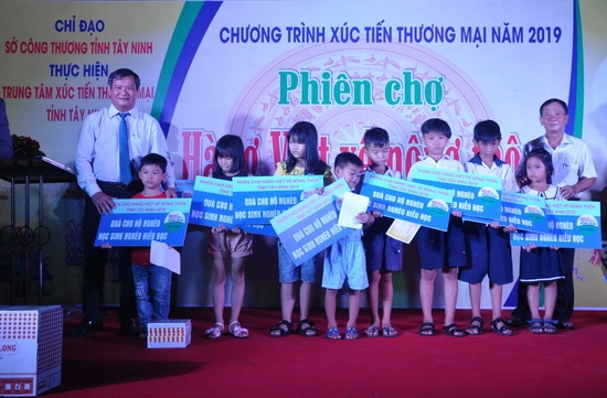 Khai mạc phiên chợ hàng Việt về nông thôn tại huyện Châu Thành