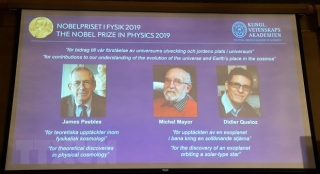 Giải Nobel Vật lý 2019 được trao cho nghiên cứu liên quan đến Vũ trụ