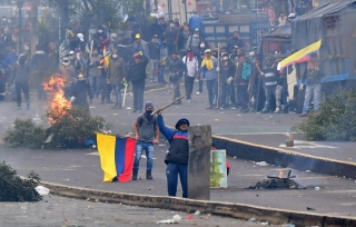 Thủ đô Ecuador chìm trong bạo loạn, Tổng thống ban bố lệnh giới nghiêm
