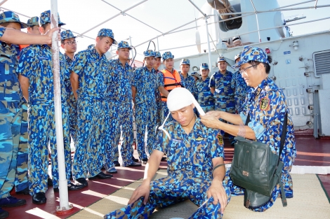 Vùng 2 Hải quân kiểm tra toàn diện Lữ đoàn Tàu săn ngầm 171