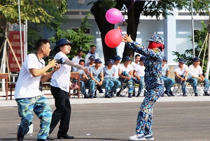 Tàu săn ngầm Vùng 2 chào mừng Ngày Phụ nữ Việt Nam