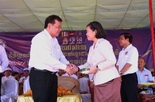 Lãnh đạo tỉnh dự Lễ hội đua ghe Ngo truyền thống tại Campuchia