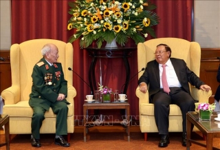 Tổng Bí thư, Chủ tịch nước Lào Bounnhang Vorachith tiếp Đoàn đại biểu cựu Quân tình nguyện và chuyên gia Việt Nam tại Lào
