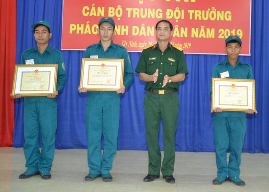 Bế mạc Hội thi cán bộ trung đội trưởng pháo binh dân quân