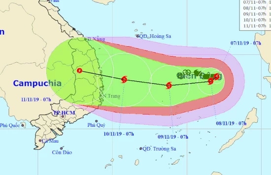 Bão số 6 di chuyển hướng "hiếm thấy" vào đất liền nước ta