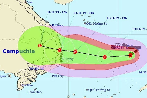 Bão số 6 cực mạnh hướng vào 7 tỉnh miền Trung
