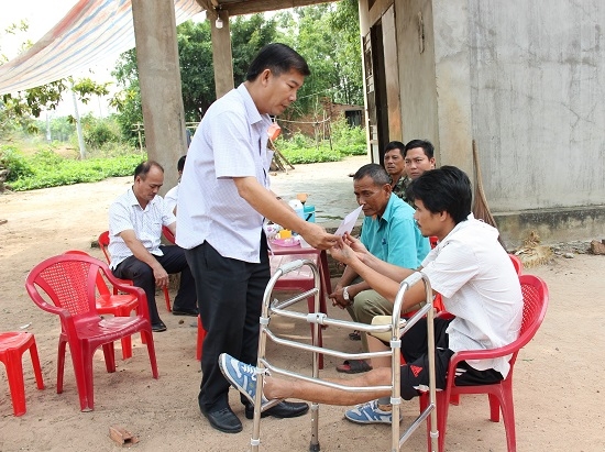 Ban ATGT Tây Ninh thăm nạn nhân, gia đình có nạn nhân tử vong do TNGT