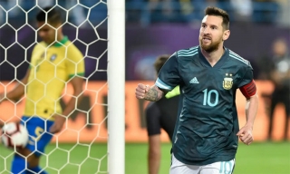 Messi ghi bàn giúp Argentina hạ Brazil