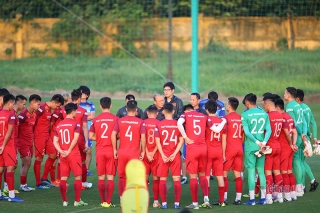 Thầy Park gặp riêng hàng thủ tuyển Việt Nam trước trận đấu Thái Lan