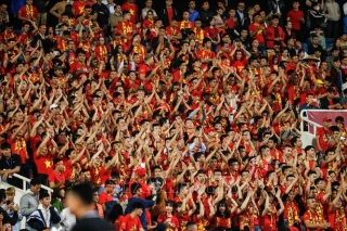 Người hâm mộ chờ đợi chiến thắng của Đội tuyển Việt Nam