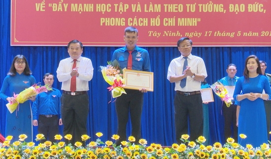 Thủ lĩnh gương mẫu