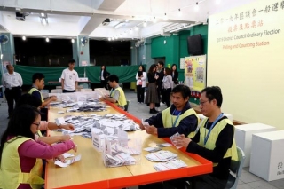 Trưởng đặc khu Hong Kong cam kết tôn trọng kết quả bầu cử