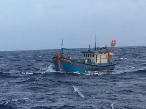 Tàu 640 kịp thời cứu tàu cá gặp nạn