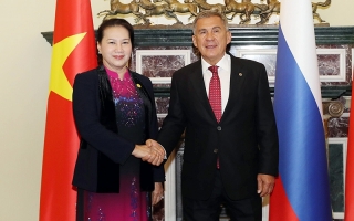 Chủ tịch QH Nguyễn Thị Kim Ngân gặp Tổng thống CH Ta-ta-xtan, LB Nga