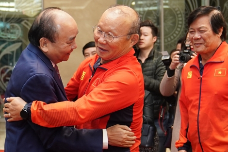 Hình ảnh Thủ tướng Nguyễn Xuân Phúc gặp các đội tuyển bóng đá Việt Nam