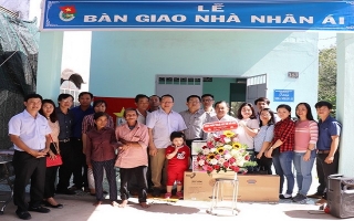 Bệnh viện Chợ Rẫy tặng nhà nhân ái cho hộ nghèo xã Đôn Thuận