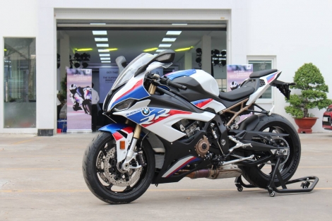 Superbike BMW S1000RR giá 1,1 tỷ cập bến Việt Nam