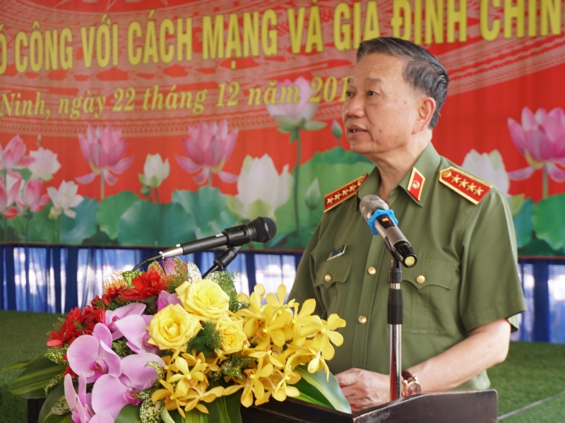 Bộ Công an thăm, tặng quà tại Tây Ninh