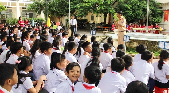 Băn khoăn chuyện học sinh đi xe gắn máy phân khối lớn