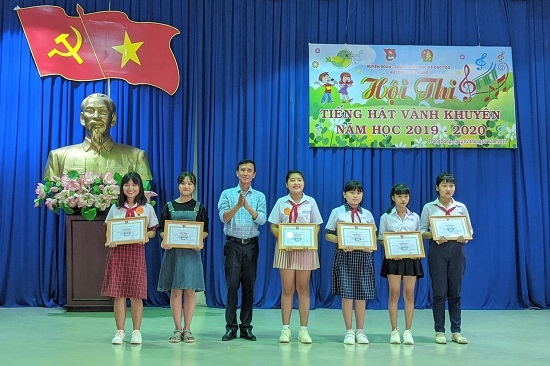 Trảng Bàng tổ chức hội thi Tiếng hát vành khuyên năm học 2019 - 2020