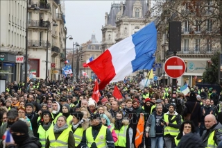 Tuần hành 'áo vàng' tại Paris phản đối cải cách hưu trí