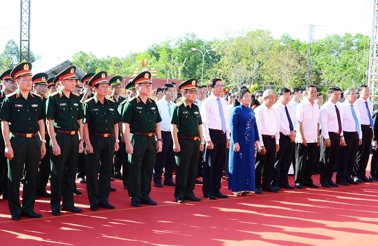 Lãnh đạo Bộ Quốc phòng, Quân khu 7 dâng hương tại Khu di tích lịch sử Chiến thắng Tua Hai