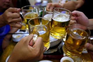 Uống rượu hay bia độc hơn?