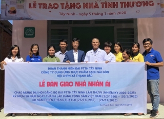 Chi đoàn Đài PT-TH Tây Ninh trao tặng mái ấm tình thương