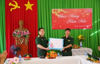 Thượng tướng Nguyễn Trọng Nghĩa thăm, chúc tết cán bộ, chiến sĩ Tây Ninh