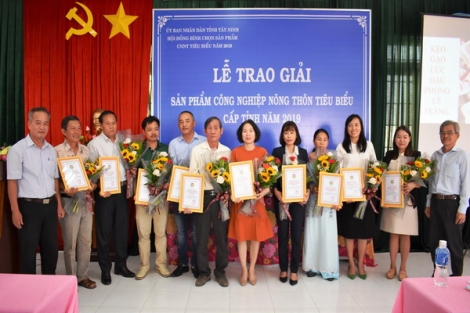 Trao chứng nhận sản phẩm công nghiệp nông thôn tiêu biểu năm 2019