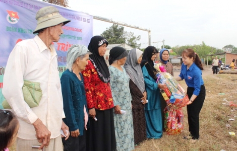 Mang xuân đến cho người nghèo