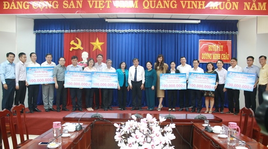 Saigon Co.op: Trao 1,2 tỷ đồng ủng hộ quỹ Vì người nghèo của Tây Ninh