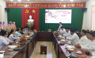 Ban đại diện Hội thánh Cao Đài Tây Ninh chúc tết lãnh đạo huyện Hòa Thành