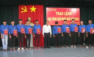 Tân Biên: Trao lệnh gọi công dân nhập ngũ năm 2020